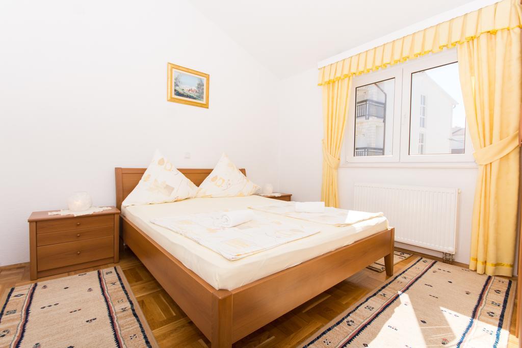 Villa Snjezana Трогир Екстериор снимка